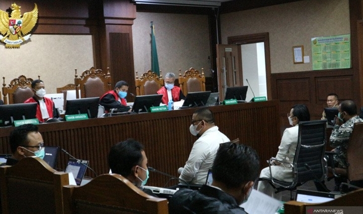 Jaksa KPK menghadirkan tiga orang saksi untuk terdakwa Adi Wahyono dan Matheus Joko Santoso di Pengadilan Tipikor. (Antara/Desca Lidya Natalia)