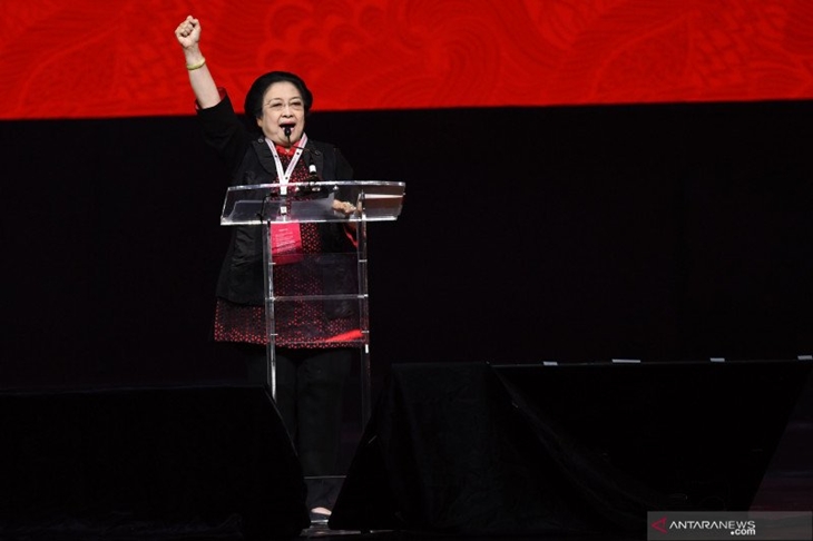 Arsip - Ketua Umum PDI Perjuangan Megawati Soekarnoputri menyampaikan pidato politiknya dalam peresmian pembukaan Rapat Kerja Nasional (Rakernas) I di Jakarta, Jumat (10/1/2020). Rakernas I partai berlambang kepala banteng dengan moncong putih pada tahun 2020 tersebut bertemakan "Solid Bergerak Wujudkan Indonesia Negara Industri Berbasis Riset dan Inovasi Nasional". ANTARA FOTO/Aditya Pradana Putra/wsj.