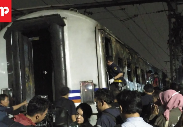 Kronologi Tabrakan Mobil Pick Up dengan Kereta Api di Senen