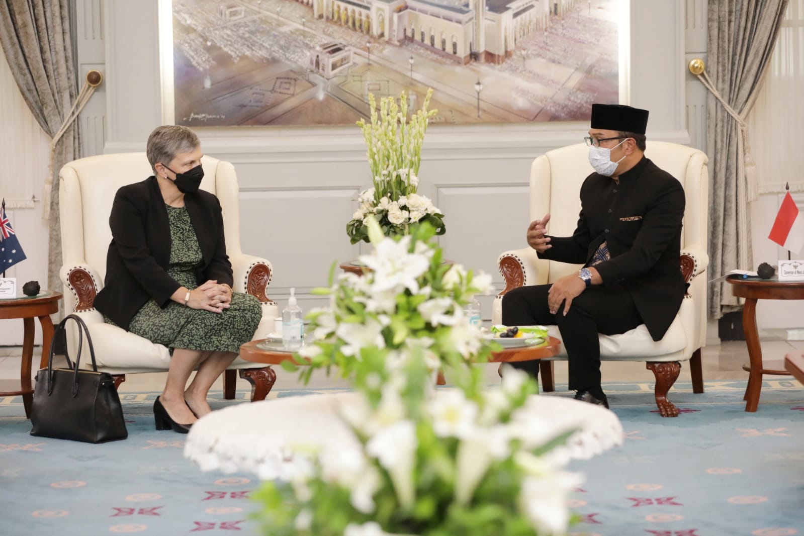 Gubernur Jawa Barat Ridwan Kamil menerima Duta Besar Australia untuk Indonesia Penny Williams PSM di Gedung Pakuan Bandung, Rabu (13/10). (Foto: Biro Adpim Jabar)