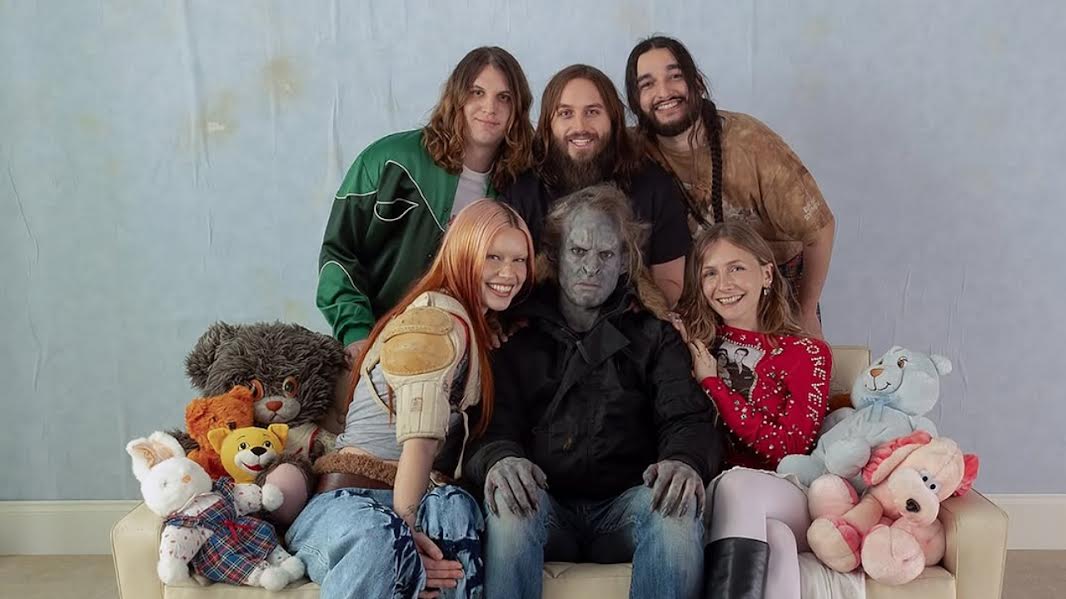 Lirik Lagu 'Catch These Fists' dari Wet Leg