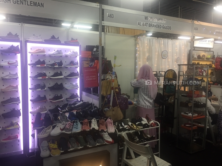 Barang-barang yang dijual di Irrestible Bazaar 11 (MP/Raden Yusuf)