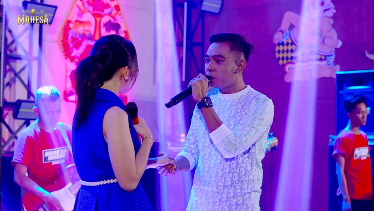 Makna Lirik Lagu Selendang Biru Gerry Mahesa dan Rena Movies, Cinta Telah Memudar