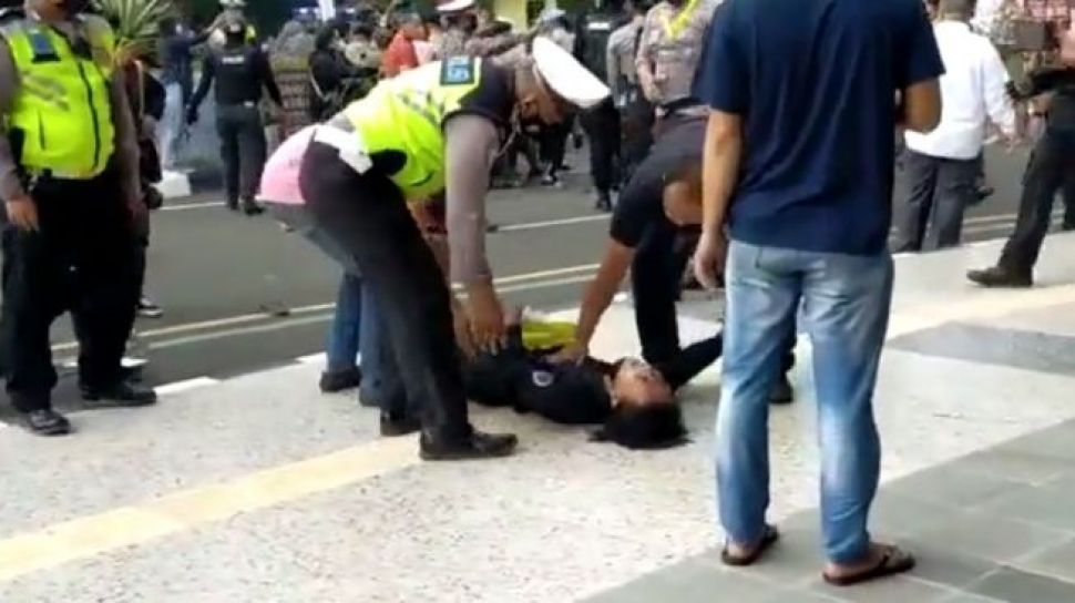 Oknum Polisi yang Banting Mahasiswa Diminta Diadili di Depan Publik