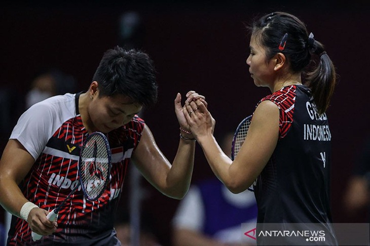 Ganda putri Indonesia Greysia Polii/Apriyani Rahayu meraih gelar juara turnamen Yonex Thailand Open 2021 setelah menyingkirkan pasangan tuan rumah Jongkolphan Kititharakul/Rawinda Prajongjai di Impact Arena, Bangkok, Minggu (17/1/2021). ANTARA/HO-Badmintonphoto/Erika Sawauchi/aa. (Handout Badmintonphoto/Erika Sawauchi)