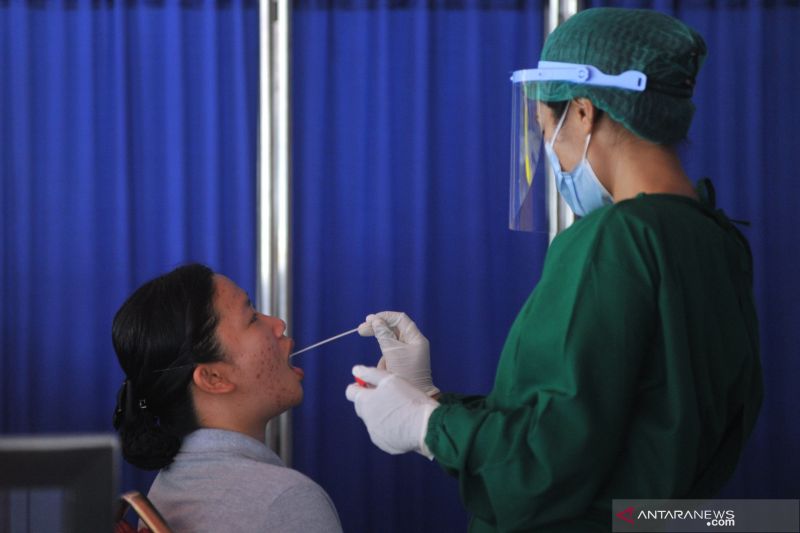 Alasan Ngotot Pemerintah Wajibkan Penumpang Pesawat Tes PCR