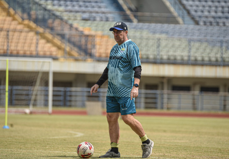 Sebut Pengurus PSSI Rakus, Pelatih Persib Dilaporkan ke Komdis