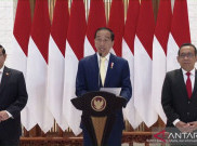 Dasi Kuning Jokowi Saat Perjalanan ke Jepang