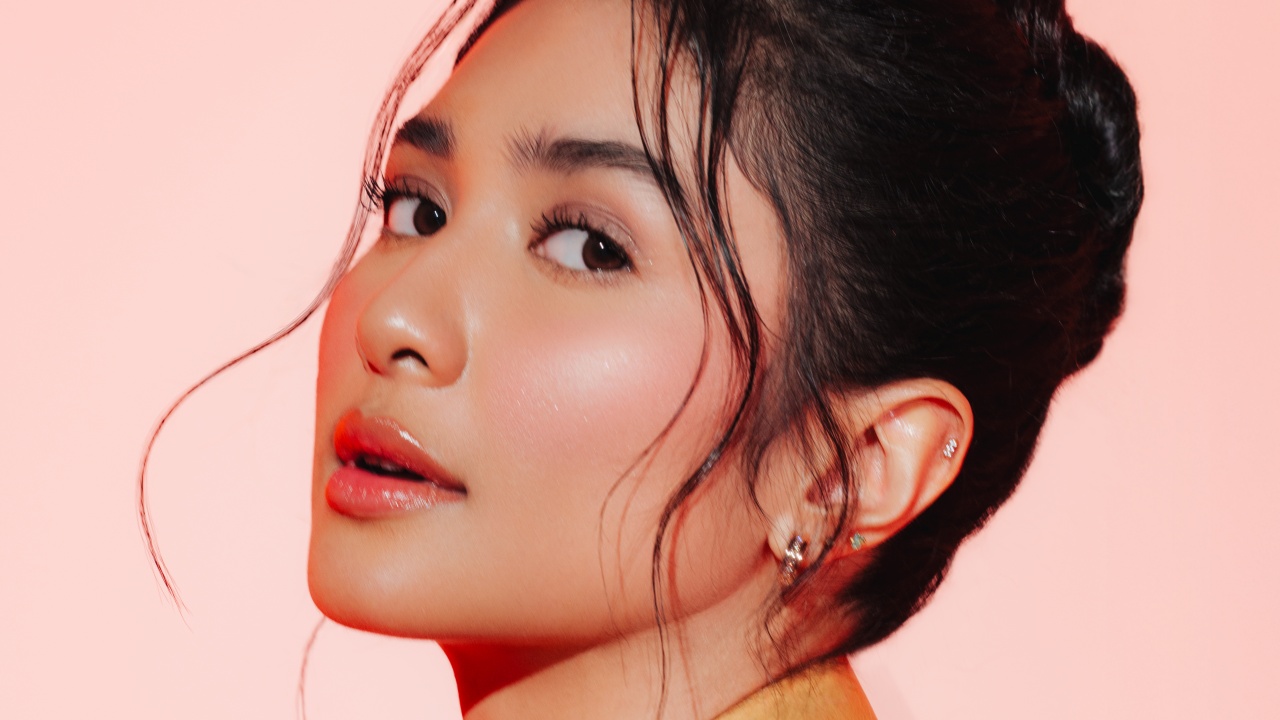 Mika Tambayong Kembali ke Industri Musik Lewat Single Terbaru 'It's My Time'