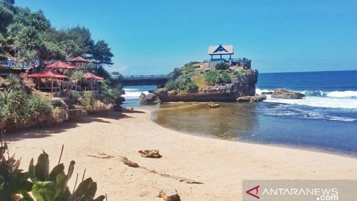 Pantai Selatan Yogyakarta Diserbu Ribuan Wisatawan