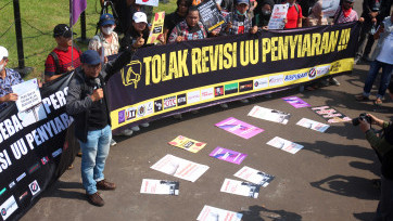 Aksi Unjuk Rasa Organisasi Pers Tolak RUU Penyiaran di Gedung DPR