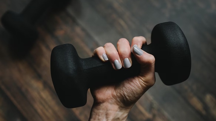 5 Rekomendasi Alat untuk Olahraga di Rumah