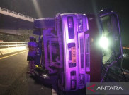 Truk Terguling di Tol Layang Tomang, Macet Parah Sepanjang Jalan S. Parman