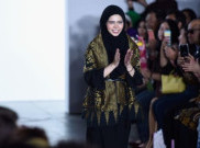 Karya Desainer Vivi Zubedi Curi Perhatian Pengunjung NYFW 2017