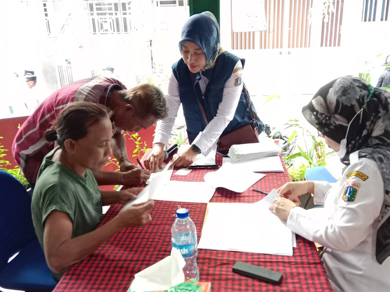 Pemprov DKI Relokasi 274 Keluarga yang Tidur di Kolong Tol ke Rusun