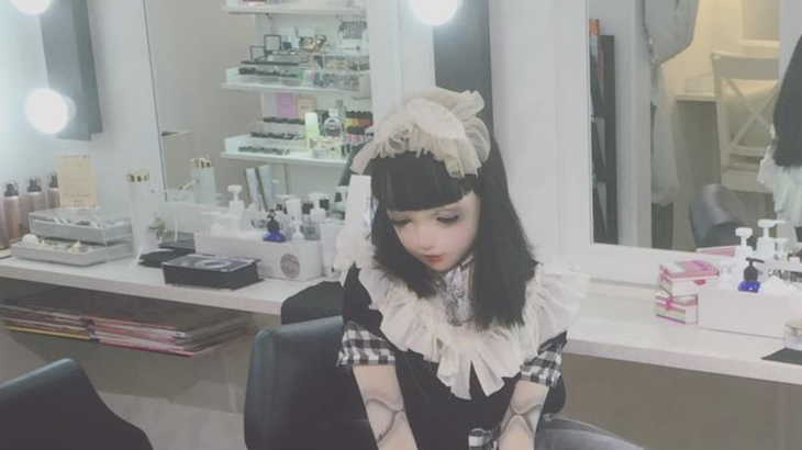 Kehadiran Boneka 'Lulu' di Dekat Mal Tsutaya Bikin Pejalan Kaki Melirik, Mengapa?