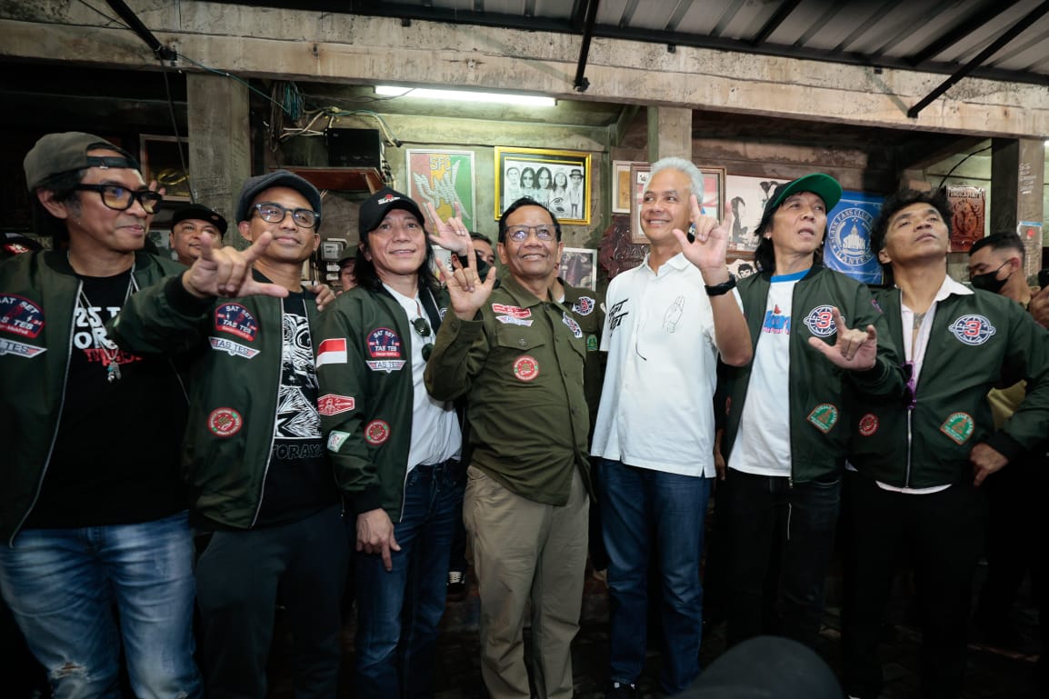Slank Berikan Kado Spesial untuk Ganjar-Mahfud: Lagu 'Salam Metal, Menang Total'