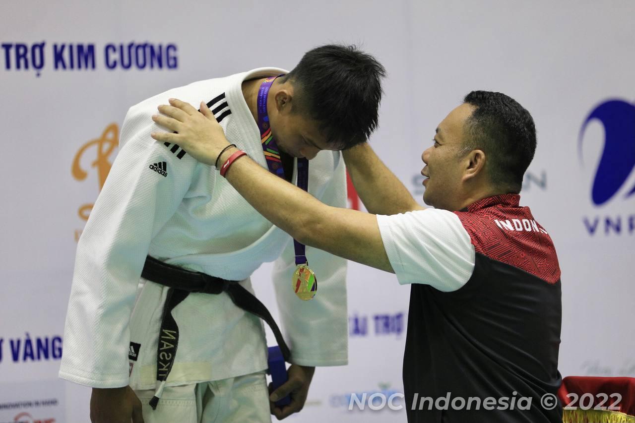 Raih Hattrick Medali Emas, Ikhsan Kini Berjuang Tuntaskan Mimpi Bangun Dojo di Garut