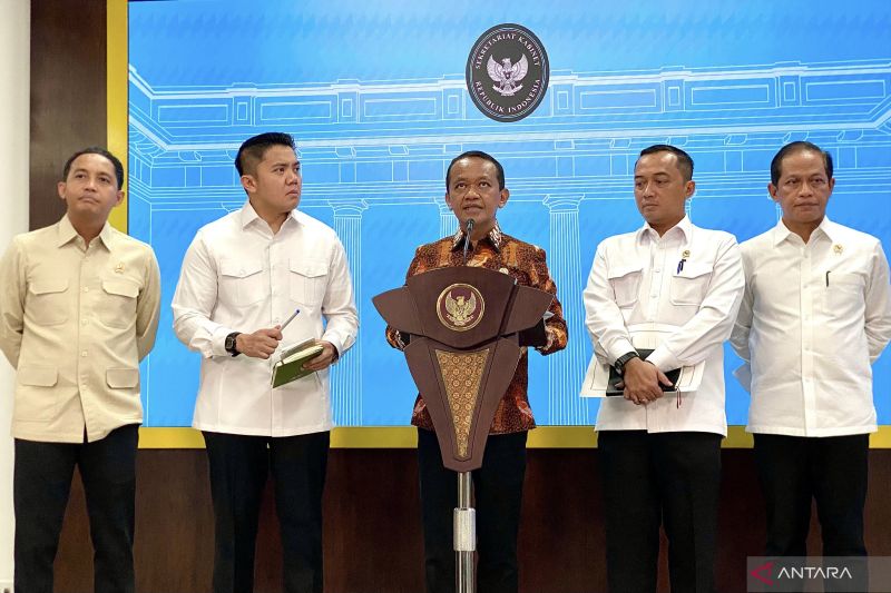 Medsos Heboh JKW Mahakam, Bahlil Bantah Keluarga Jokowi Terlibat Izin Tambang Raja Ampat