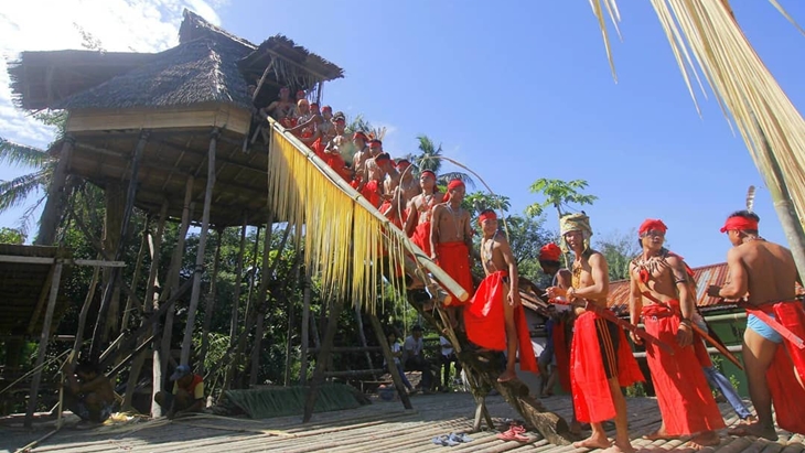 Nyobeng Sebujit, Tradisi Memandikan Tengkorak dari Kalimantan Barat