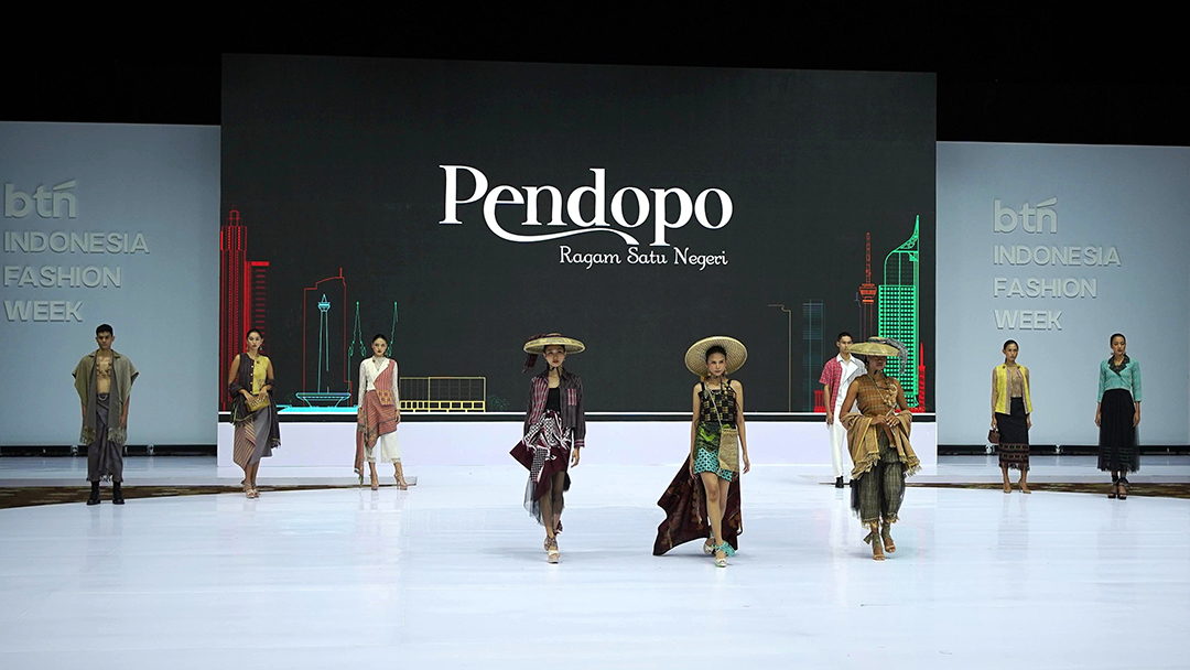 Pendopo Bawa Warisan Budaya Banten Berpadu Ritme Urban Jakarta di Indonesia Fashion Week 2025