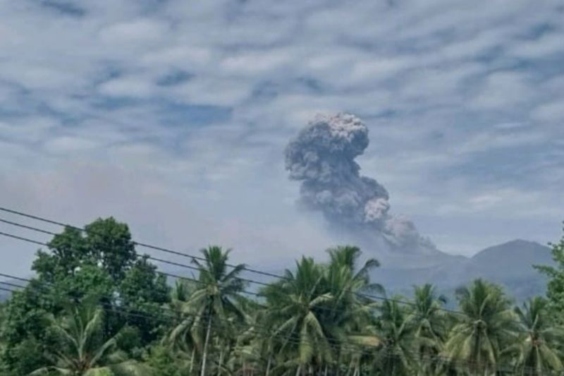 Gunung Dukono Kembali Erupsi, Semburkan Abu Vulkanik Setinggi 1.200 Meter
