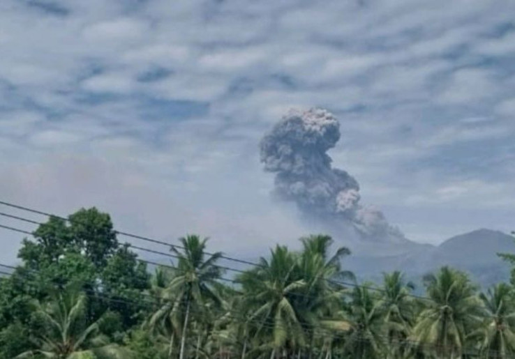 Gunung Dukono Kembali Erupsi, Semburkan Abu Vulkanik Setinggi 1.200 Meter