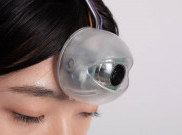 Menggunakan Ponsel Aman Sambil Berjalan dengan Teknologi 'Mata Ketiga'