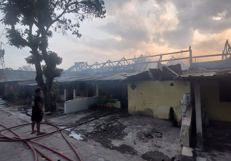 Obat Nyamuk Bakar Diduga Penyebab 12 Rumah Aspol Polresta Surakarta  Habis Dilahap Api