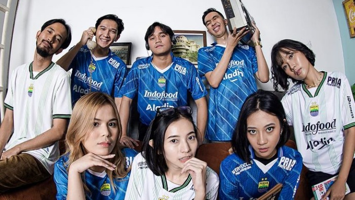 PERSIB Pamerkan Tiga Jersey Baru Bertemakan Retro 90an