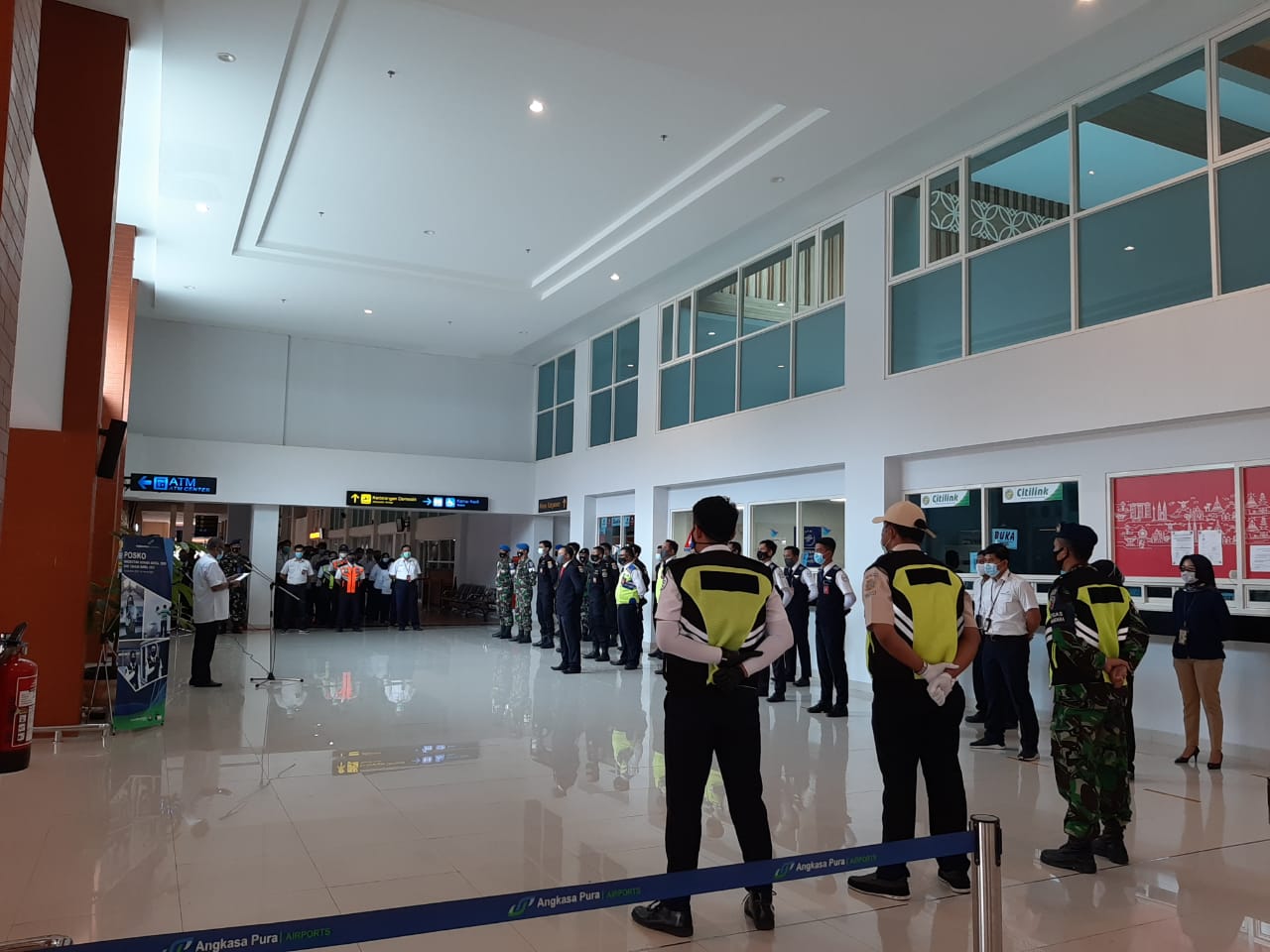 PT Angkasa Pura I mendirikan posko Nataru di Bandara Internasional Adi Soemarmo Solo, Jawa Tengah, Kamis (17/12). (MP/Ismail)