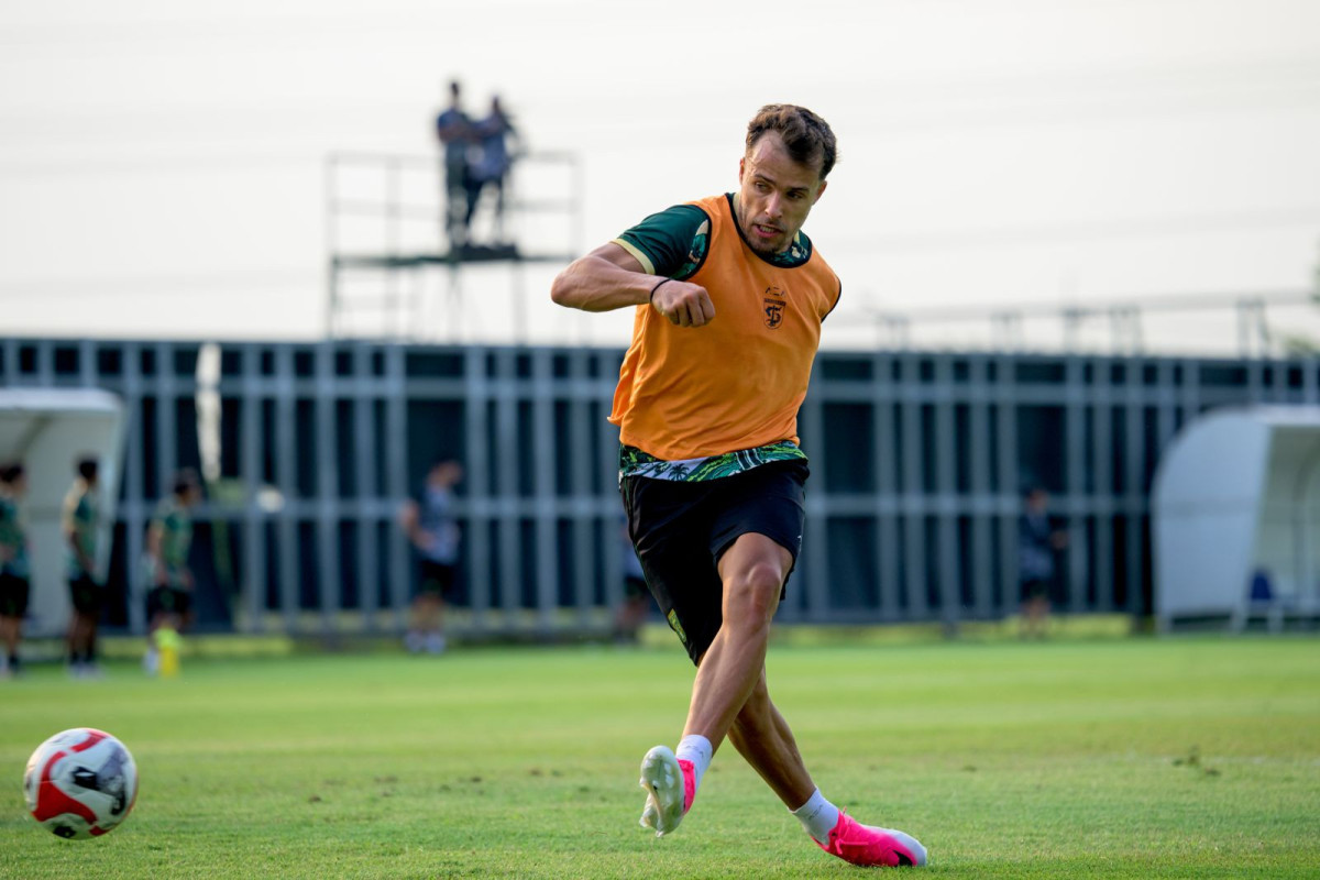 Latihan Perdana Persebaya Berarti bagi Gelandang Asing Anyar Miguel Pereira
