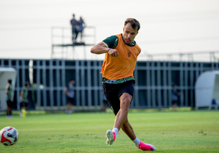 Latihan Perdana Persebaya Berarti bagi Gelandang Asing Anyar Miguel Pereira