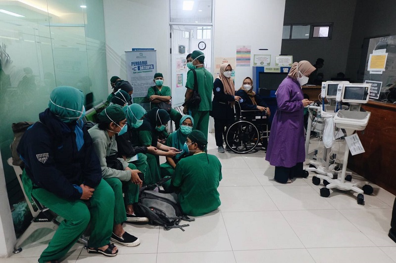 Perawat saat kebakaran RS Bandung Kiwari. (Foto: Humas Kota Bandung)
