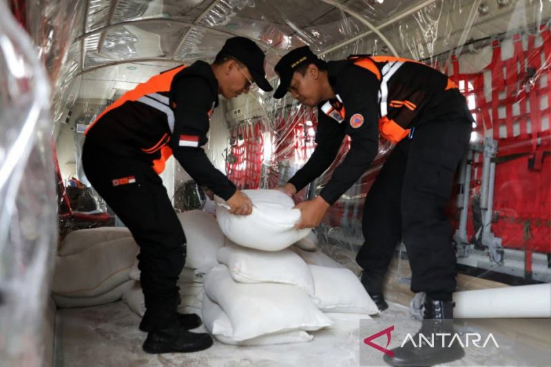  2,4 Ton Garam Dapur Disemai di Langit, Biar Hujan Tidak Terkonsentrasi di Daratan Jakarta