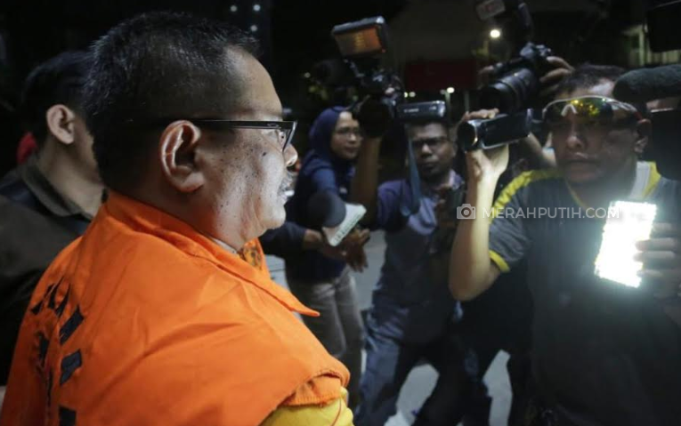 KPK Obok-Obok Kantor BPR Indramayu Terkait Suap Bupati Supendi