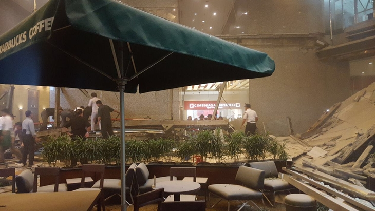 Gelar Olah TKP, Polisi Cari Penyebab dan Bukti Robohnya Selasar BEI