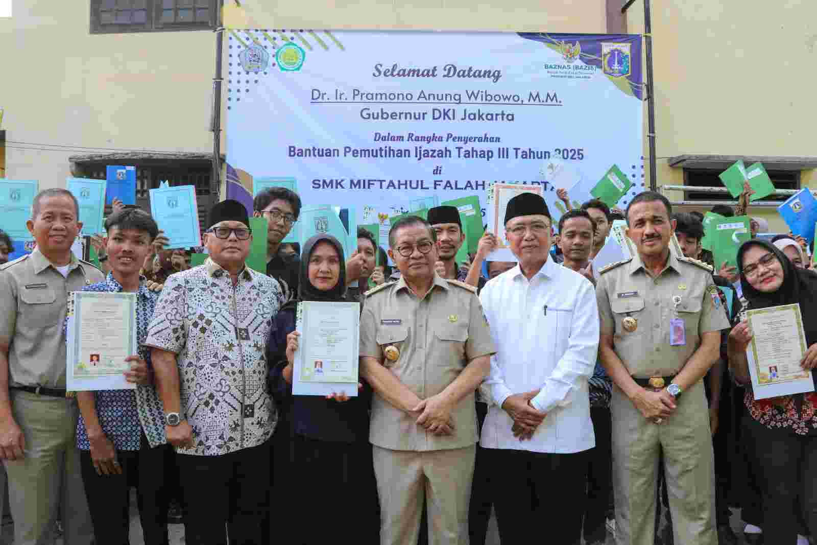 Gubernur Pramono Masih Punya 'Utang' 6.000 Ijazah Siswa Ditahan Sekolah