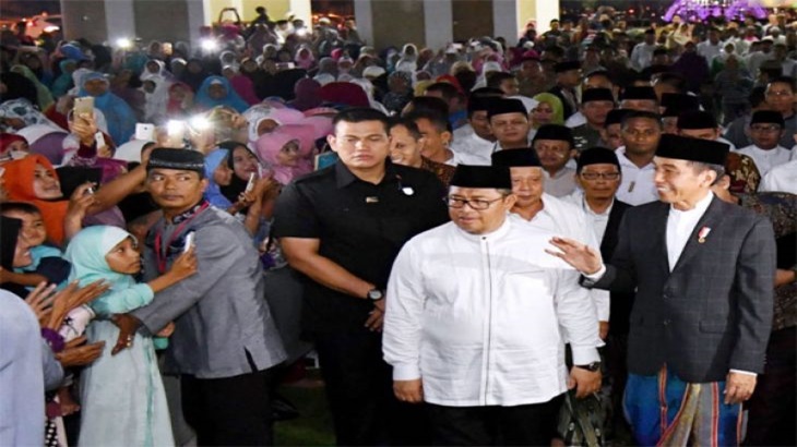Presiden Jokowi Sekeluarga Salat Id di Lapangan Astrid Kebun Raya Bogor