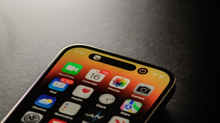 Gambar iPhone 15 Pro Tersebar, Tampilkan Warna Abu-Abu Baru