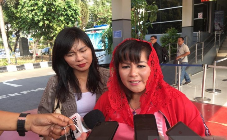 Dewi Tanjung cs melaporkan pendukung Anies ke Polda Metro Jaya