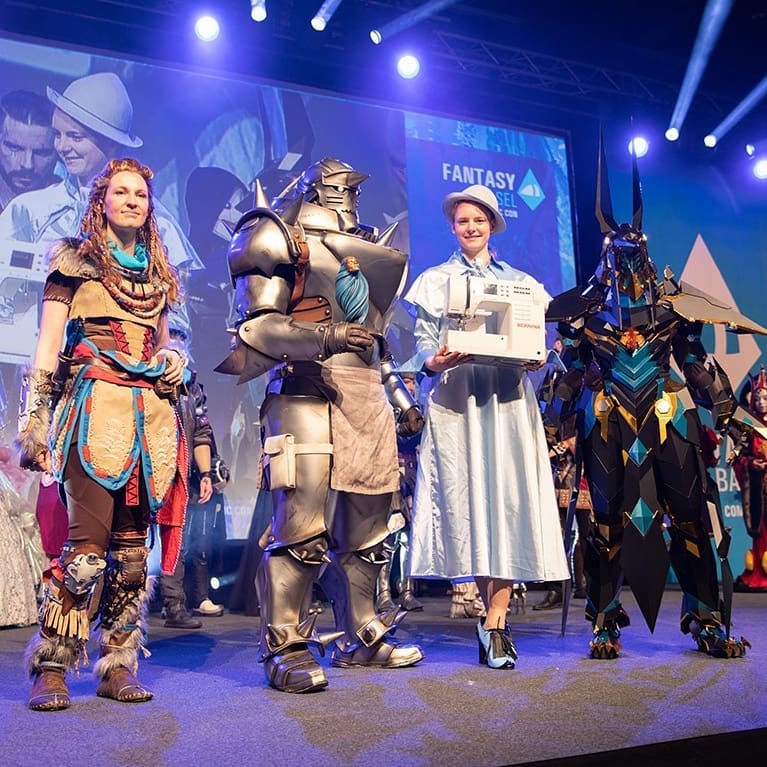 Habiskan 1000 Jam Pengerjaan, Cosplay Keren Ini Berhasil Dilirik Dunia