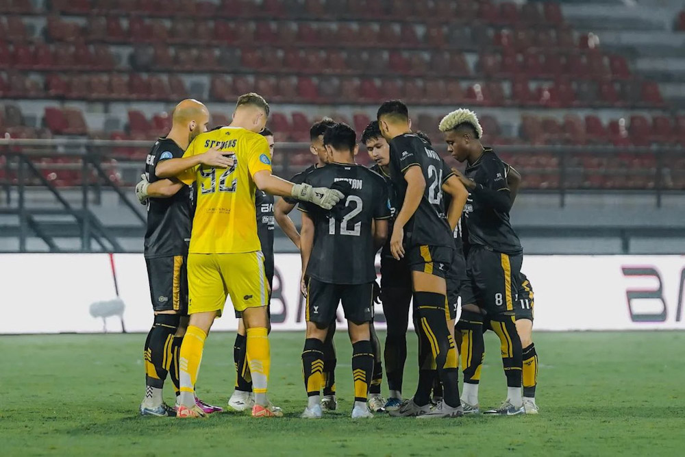 Jan Olde Riekerink Cukup Puas Performa Dewa United FC saat Imbang dengan Persib
