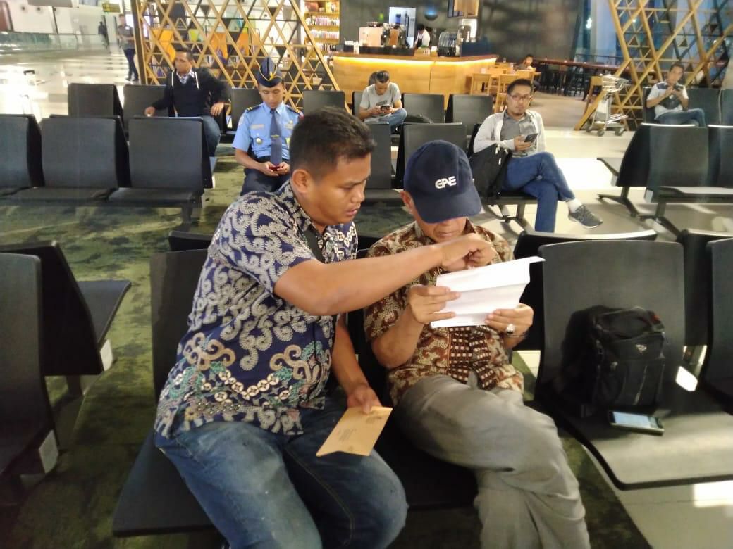 Kivlan Zen saat diamankan di Bandara Soekarno-Hatta pada Jumat 10 Mei