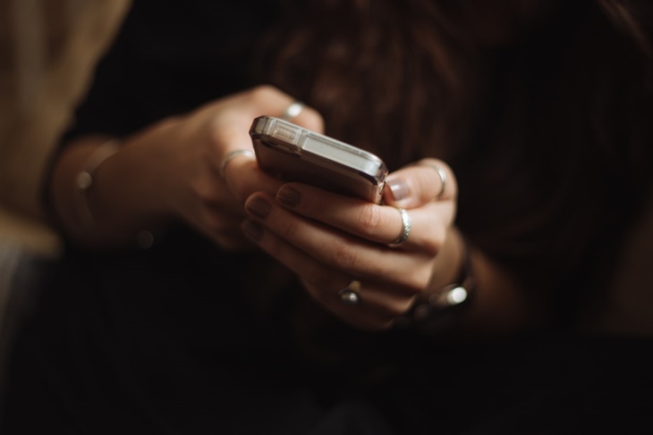 Tips Ngobrol di Aplikasi Kencan, Biar Doi Enggak Gampang Bosan