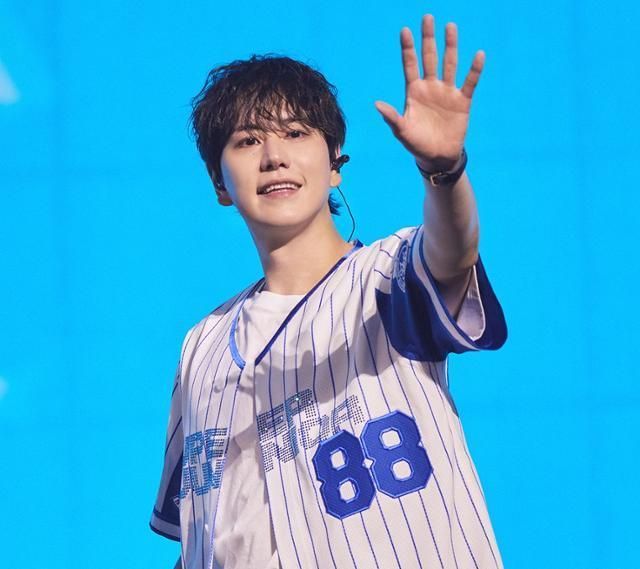 Kyuhyun Terkilir saat Konser di Seoul, Tetap Profesional Menyelesaikan Penampilan Sampai Akhir