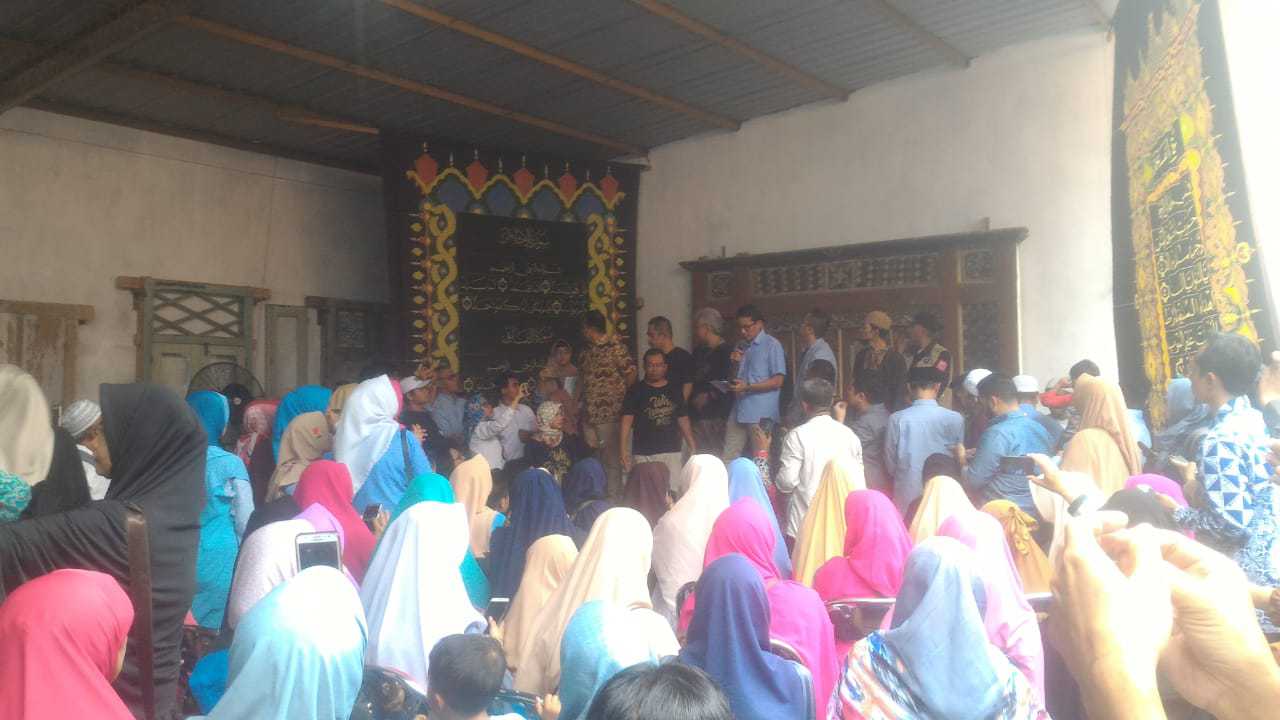 Cawapres nomor 02, Sandiaga Uno berkunjung di Kampung Batik Laweyan, Solo, Jawa Tengah, Selasa (5/2). (MP/Ismail)