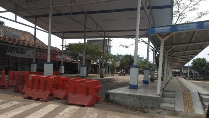 Terminal Bus Mandala di Kabupaten Lebak, Banten tutup sementara usai Lebak dinyatakan berstatus zona merah penyebaran COVID-19. (Antara)