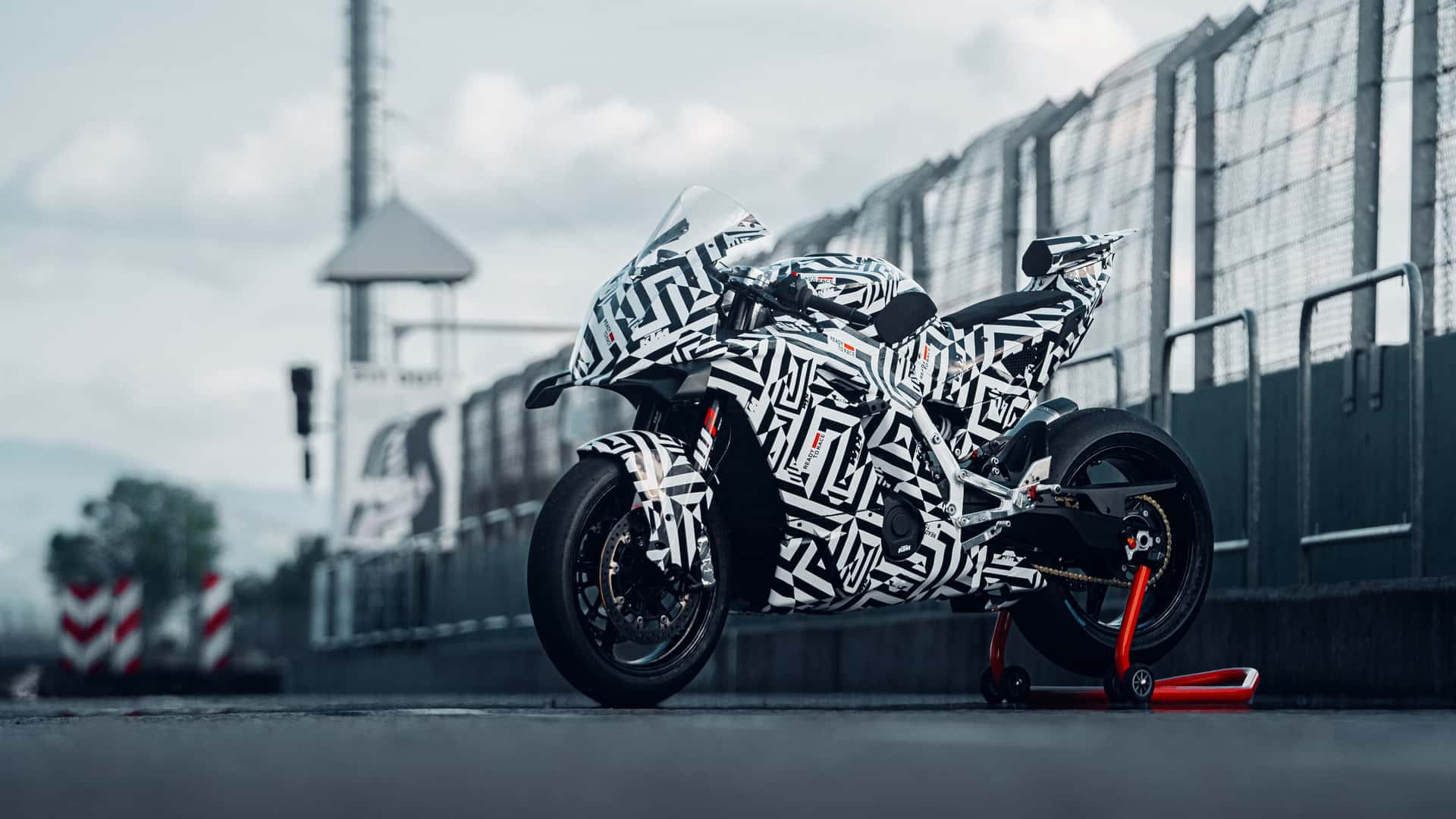 KTM Hadirkan Superbike Jalanan 990 RC R