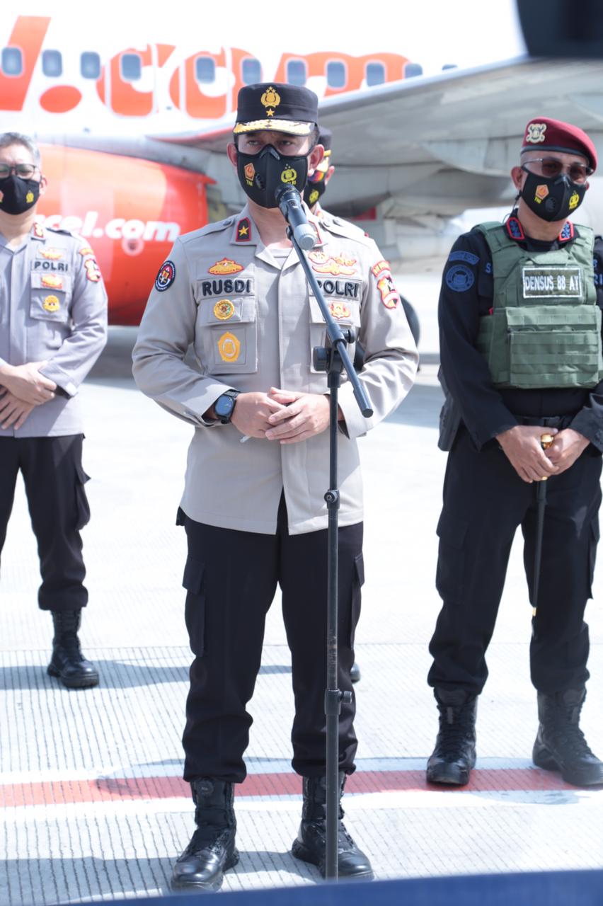 Karo Penmas Divisi Humas Polri, Brigjen Rusdi Hartono di Bandara Soetta, Tangerang, Kamis (4/2). 